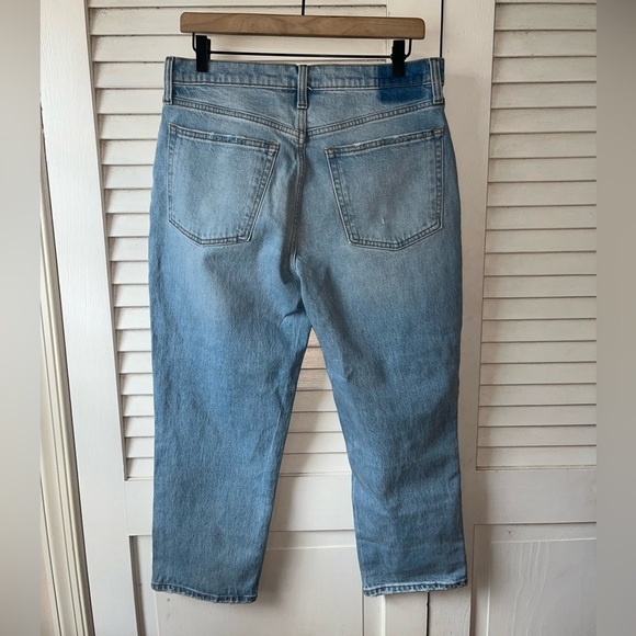 NWT Abercrombie and Fitch The Boyfriend Mid Rise Distressed Jeans 10/30 Short - Picture 4 of 7